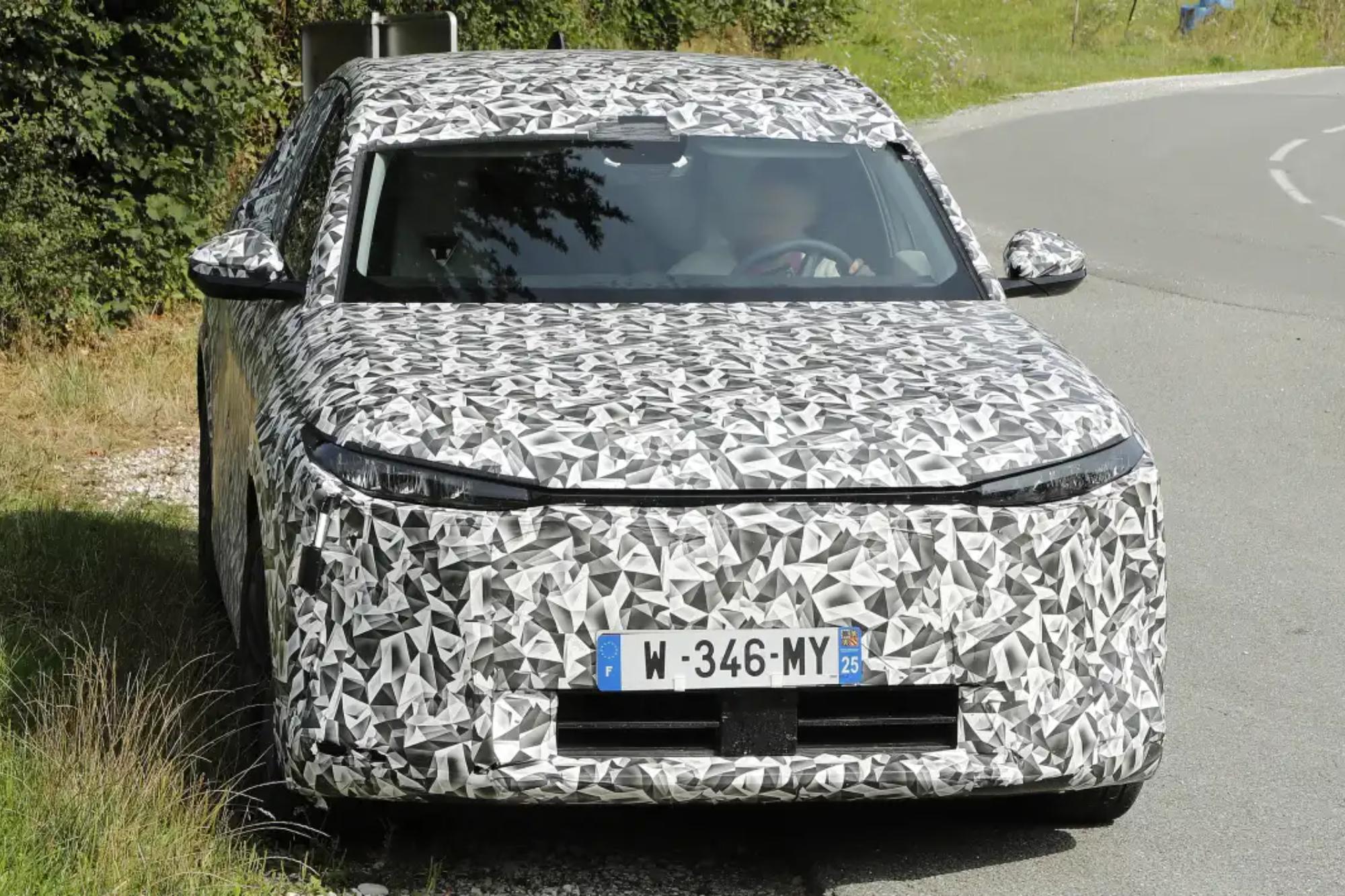 Απαθανατίστηκε το καινούργιο DS DS7